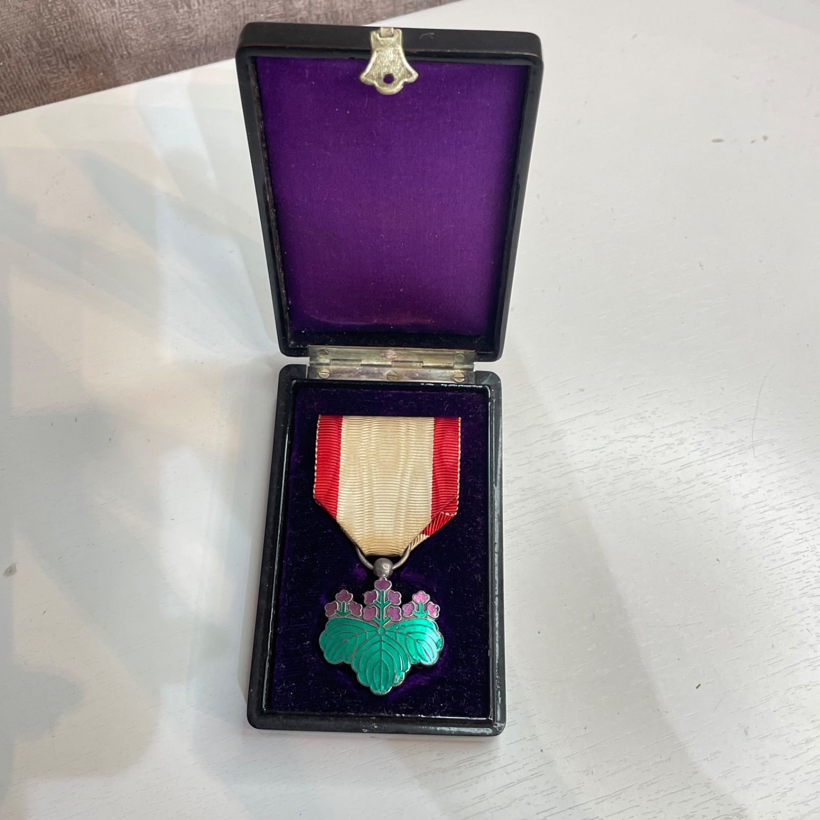 【送料無料】 旧日本軍 陸軍 海軍 記章 徽章 功七級金鵄勲章 メダルのみ 銀製 : 美品功七級金鵄勲章旧日本軍勲章、陸軍、海軍、日本軍