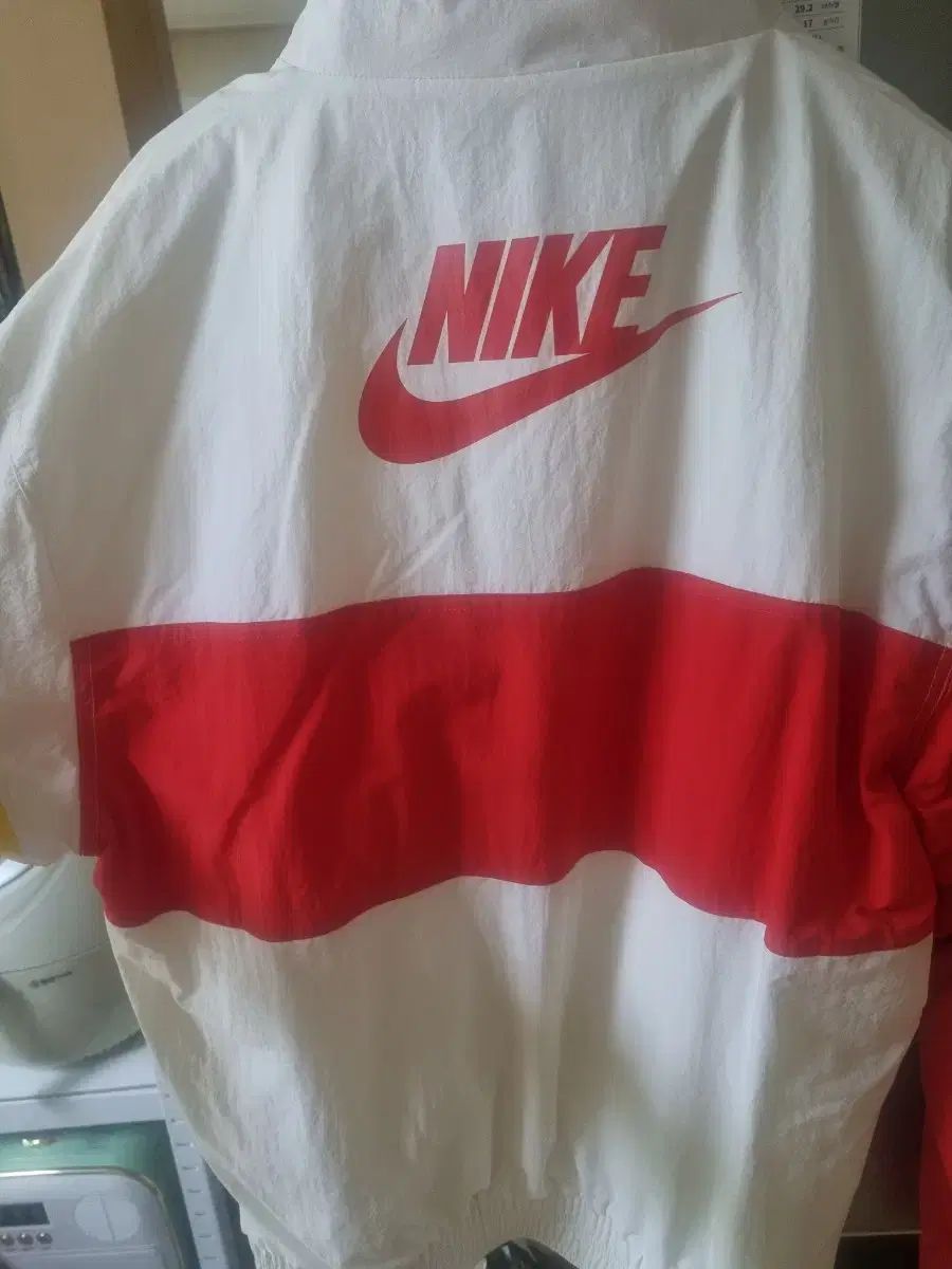 NIKE