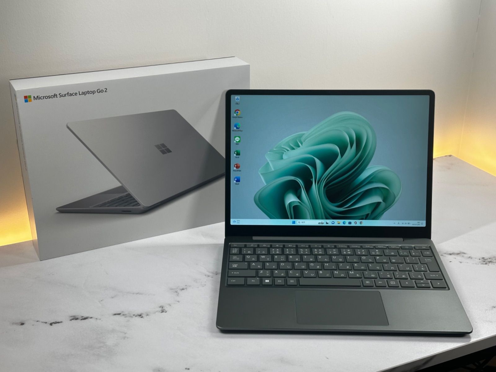 24H以内発送即配！準未使用　Surface Laptop Go i5 8 SSD 128