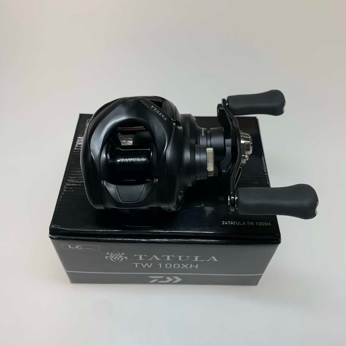 未使用 ダイワ 24 タトゥーラ TW 100XH ベイトリール DAIWA（釣り） ダイワ 24 タトゥーラ TW 100 右ハンドル (2024年