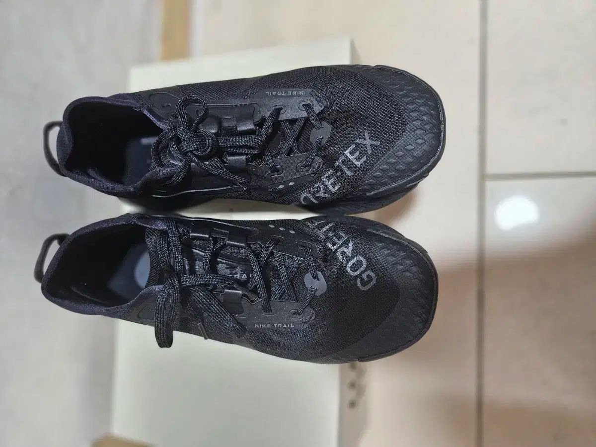 NIKE ナイキ トレイル ランニングシューズ GORE-TEX ゴアテックス 黒 280