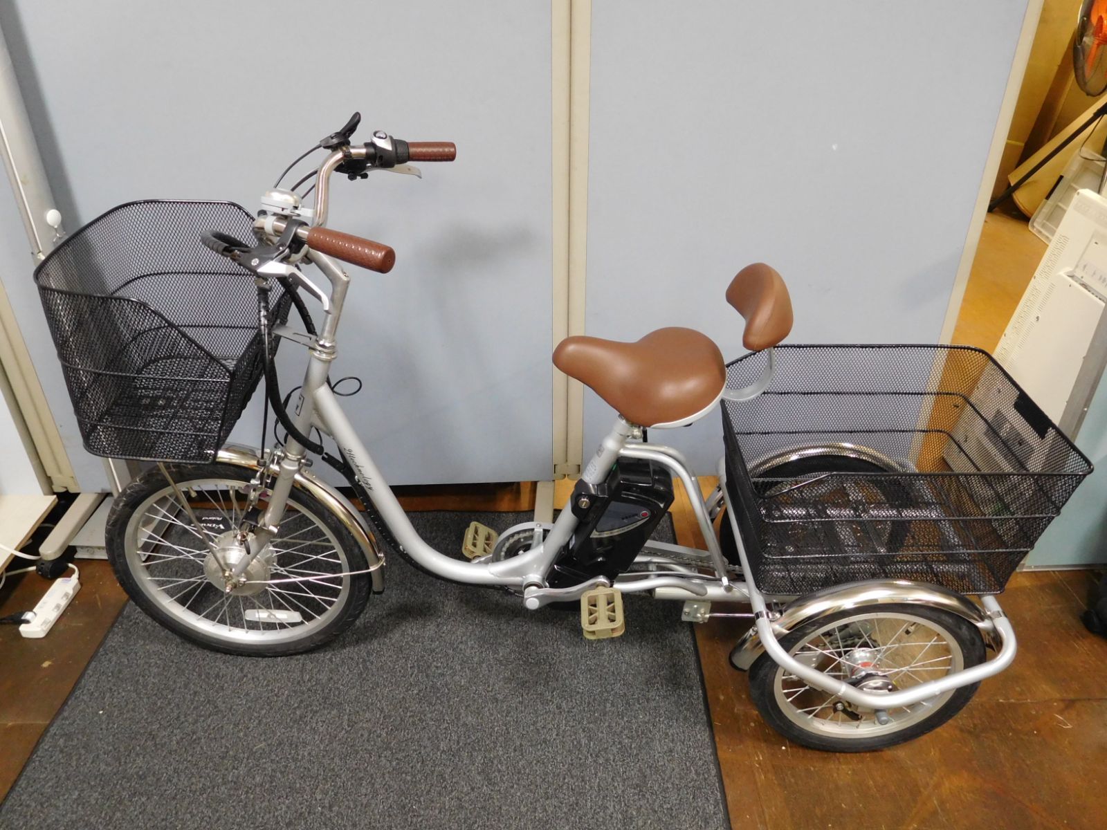 三輪電動アシスト自転車 21テクノロジー AOSL203 ピュアシルバー 電動アシスト三輪自転車 AOSL203 | 21テクノロジー ONLINE STORE
