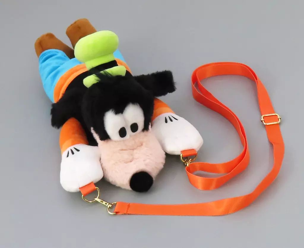ディズニーストア グーフィー ポシェット 未使用品 ディズニーストア