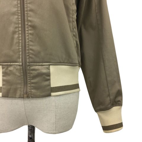 Nike ベージュ ジップアップジャケット ナイキ NIKE ジャケット ブルゾン 中綿 ジップアップ 薄手 ロゴ