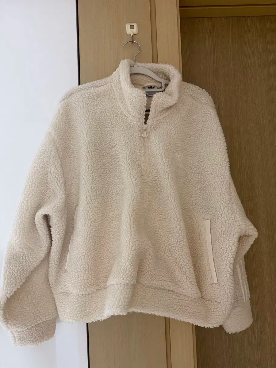 アディダス アイボリー ボア フリース Lサイズ