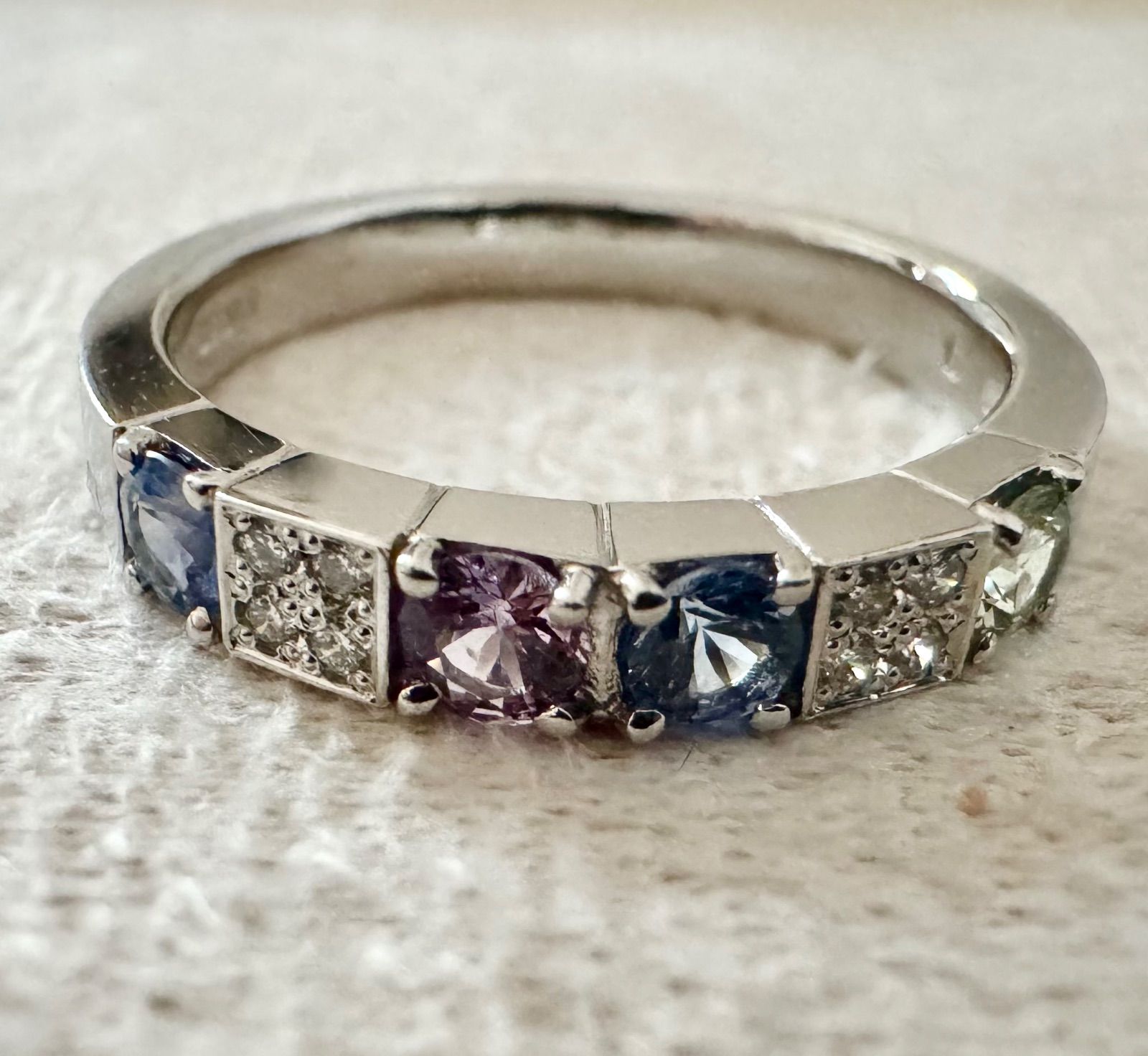 ヴァンドーム青山◇Pt950*13号*マルチカラーストーンプラチナリング