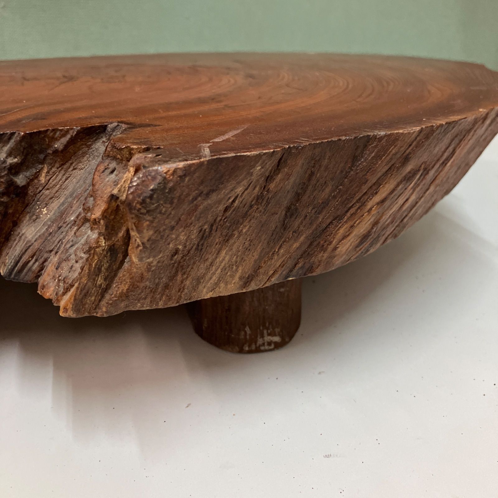 無垢材の自然形状座卓　花台　盆栽台　一枚板　輪切り　脚付き　時代テーブル　日本製 無垢材の自然形状座卓 花台 盆栽台 一枚板 輪切り 脚付き