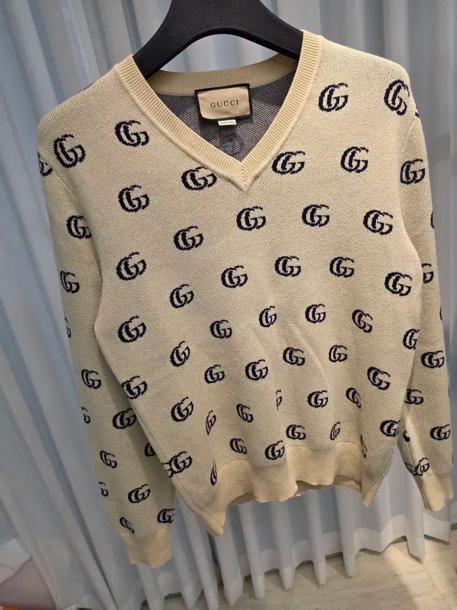 GUCCI ベージュ Vネックニットセーター S ) GUCCI(グッチ) ジャカード ロゴ Vネック セーター ニット