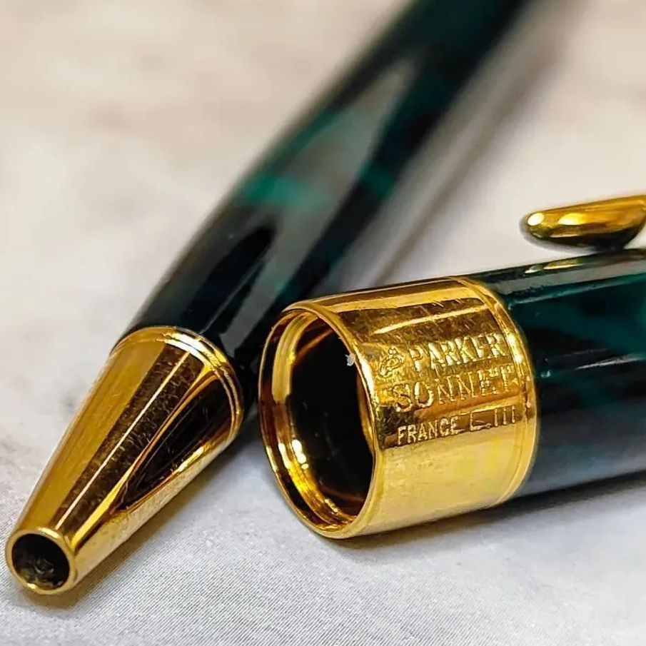 美品】18K 金 PARKER パーカー SONNET ソネット ボールペン マーブルグリーン ネーム入り（SNA）0240610008005FT -  メルカリ