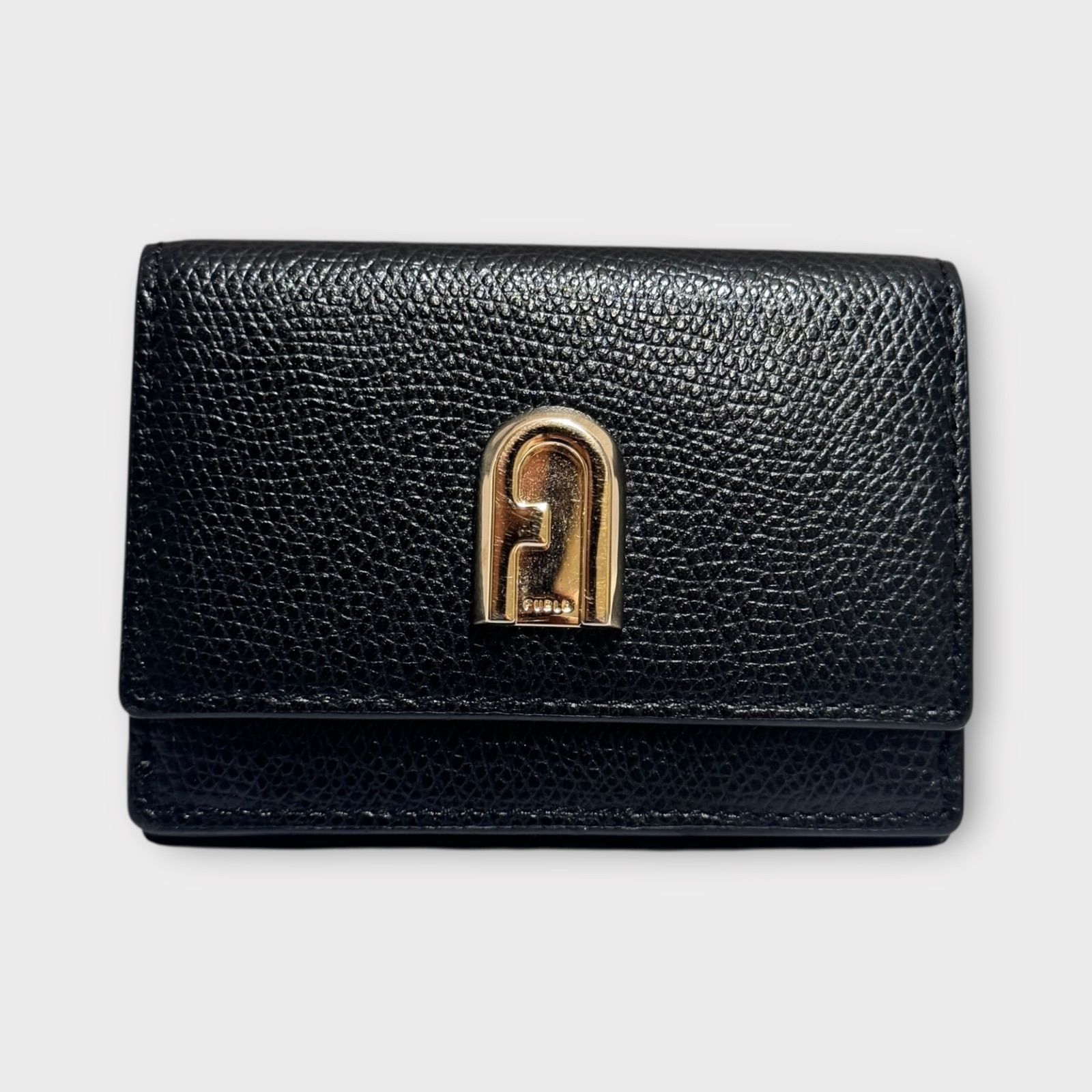 超美品！FURLA フルラ　1927 三つ折り財布　ミニ財布　黒　レザー　ロゴ金具