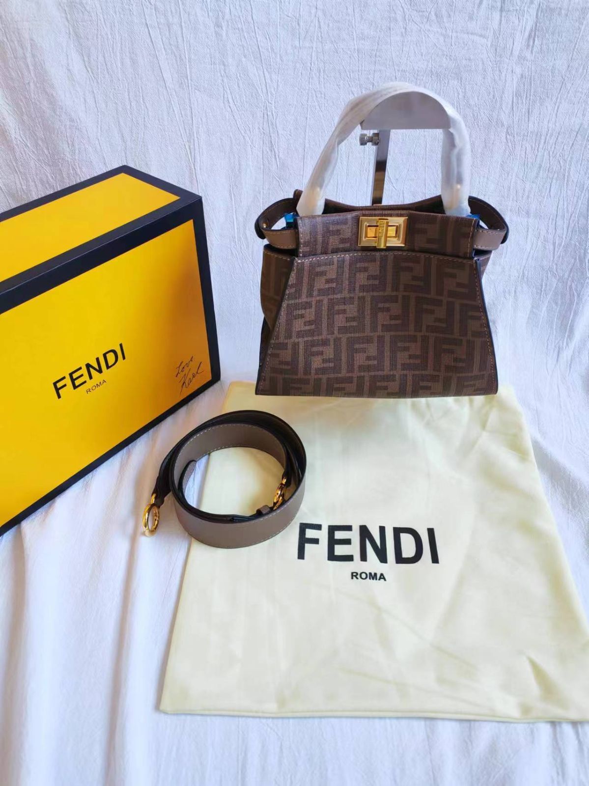 FENDI フェンディ ピーカブー スモール ターンロック ロゴ 金具 レザー 2way ハンドバッグ ショルダーバッグ