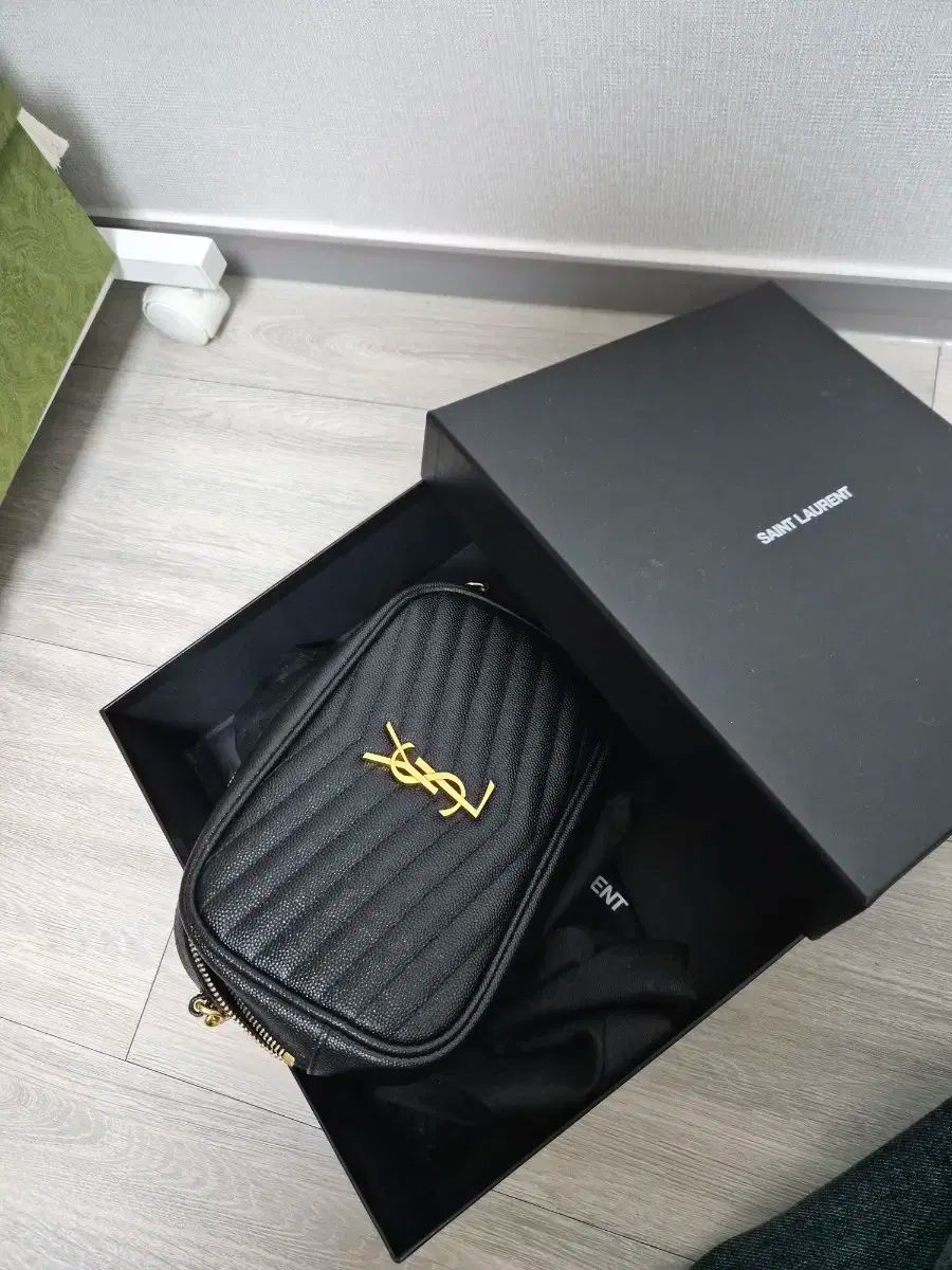 Saint Laurent サンローラン ルー カメラバッグ