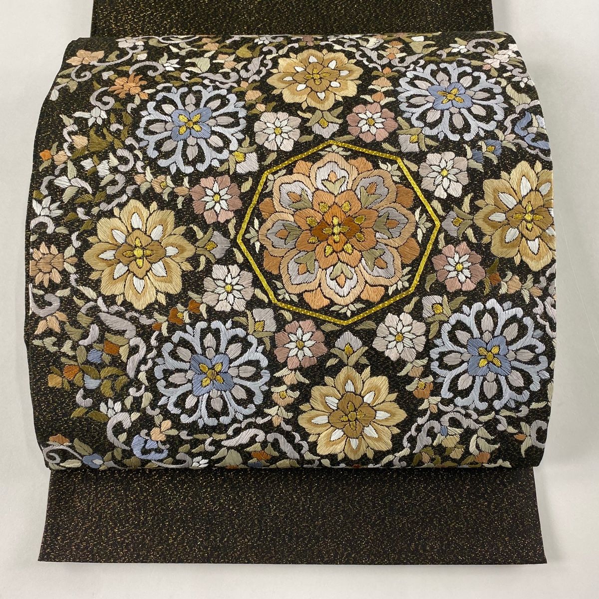 袋帯 華文 花唐草 刺繍 金糸 墨色 お太鼓柄 正絹