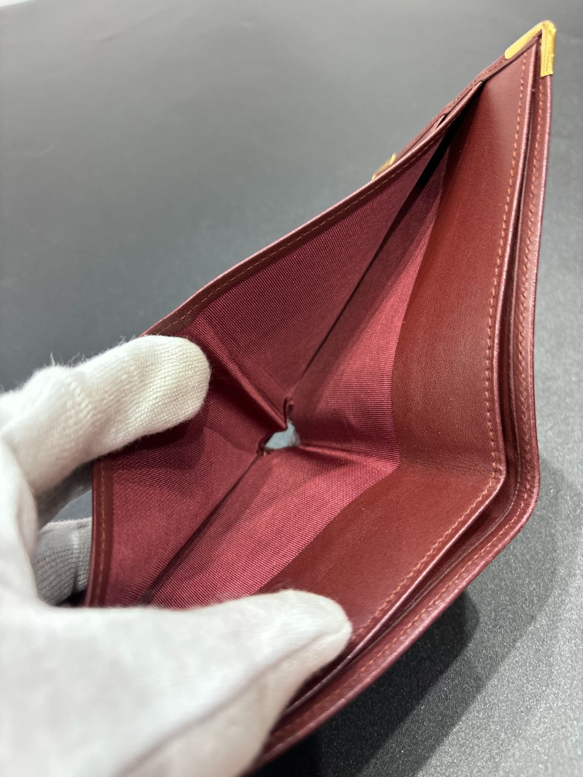 マスト ドゥ カルティエ ラウンドジップインターナショナル ウォレット