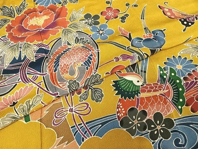 紅葉色に紅型調　縮緬の振袖 青紅紅葉の図錦紗縮緬振袖