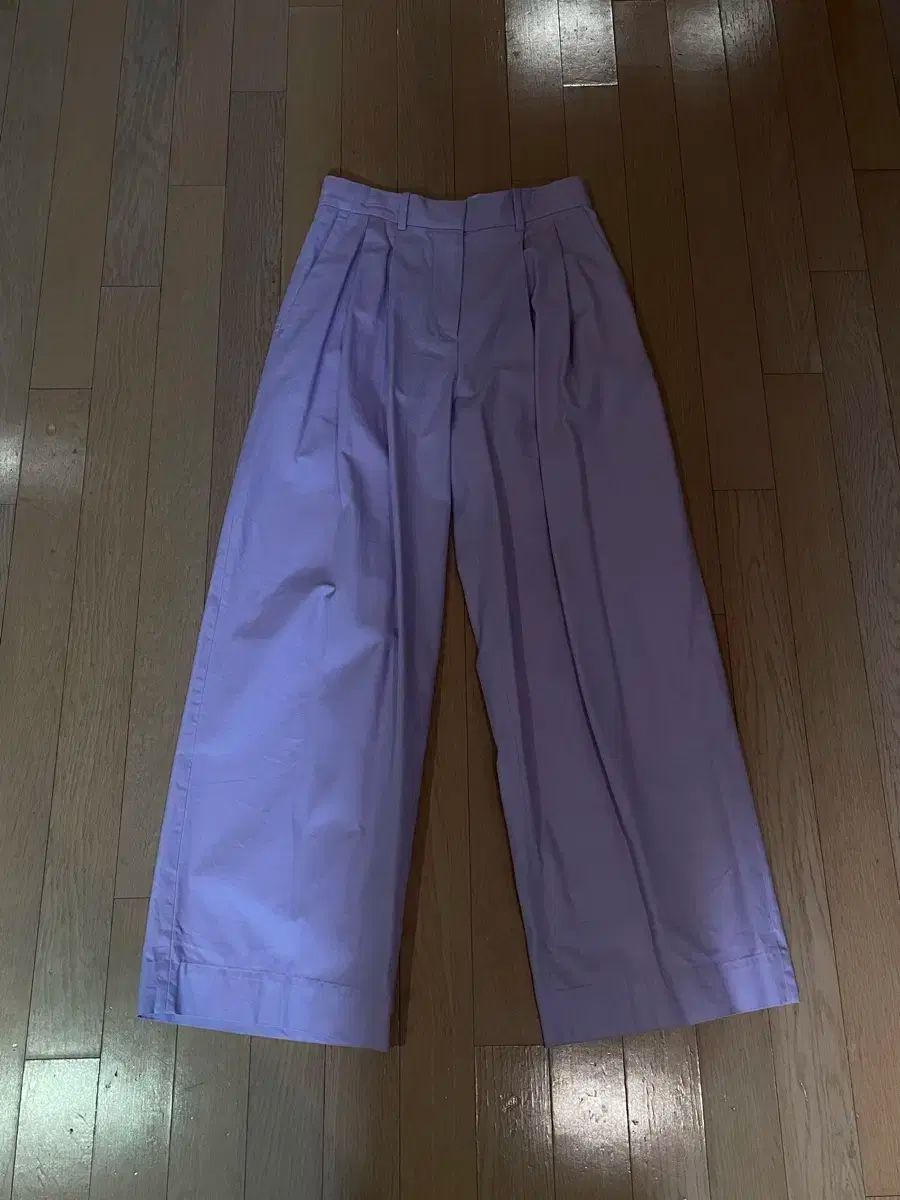 Cos ラベンダー ツータック パンツ