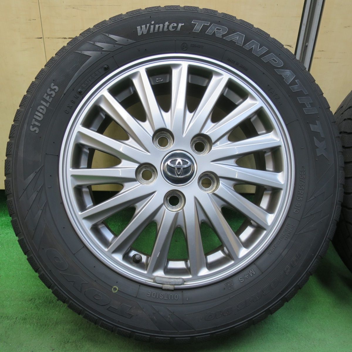 80ヴォクシー 195/65R15 トヨタ 80ヴォクシー純正 195/65R15 ヴォクシー、ノア