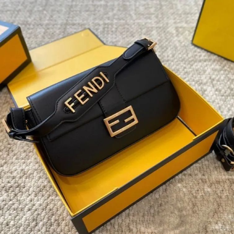 FENDI フェンディ Baguette バゲット ショルダーバッグ