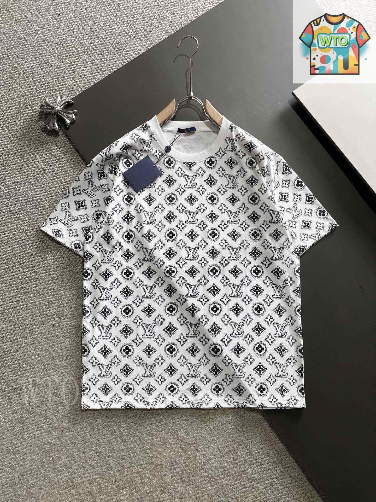 LouisVuitton★Tシャツ❣️新品未使用❣️ 今日特価】Louis Vuitton 2025 Print T ルイ・ヴィトン 2025