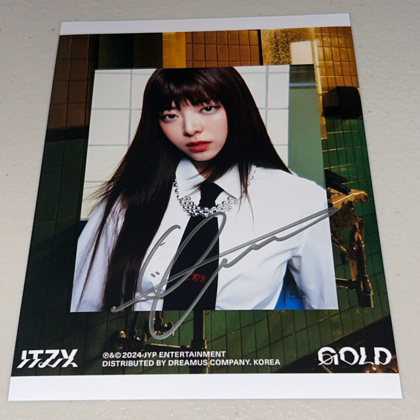 ITZY 直筆サイン「GOLD」スチール写真5枚 ITZY 直筆サイン「GOLD」スチール写真5枚 - メルカリ