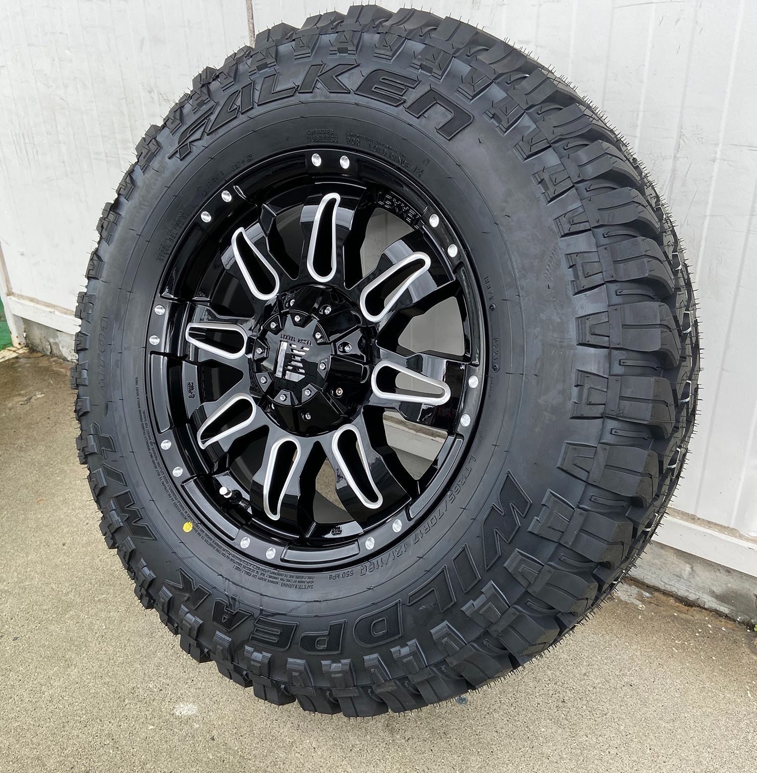 プラド ハイラックス FJ H3 タイヤホイールセット 17インチ Balano 