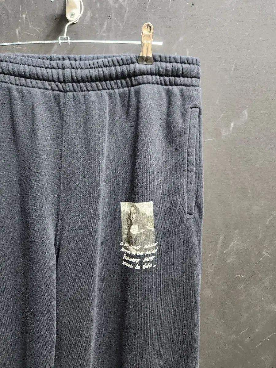 Off-White オフホワイト