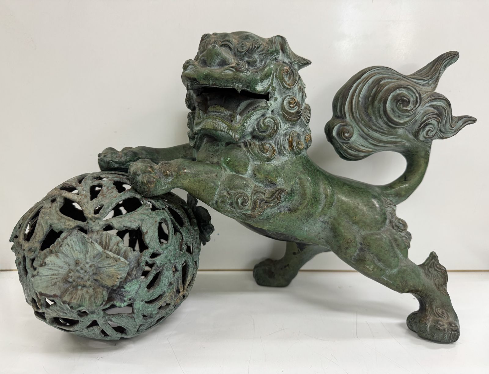 銅製　玉獅子　狛犬 金属製 玉獅子 狛犬 - メルカリ