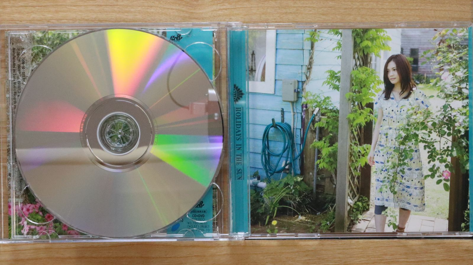 国内盤CD☆ユイ/YUI□ HOLIDAYS IN THE SUN【初回生産限定盤】CD