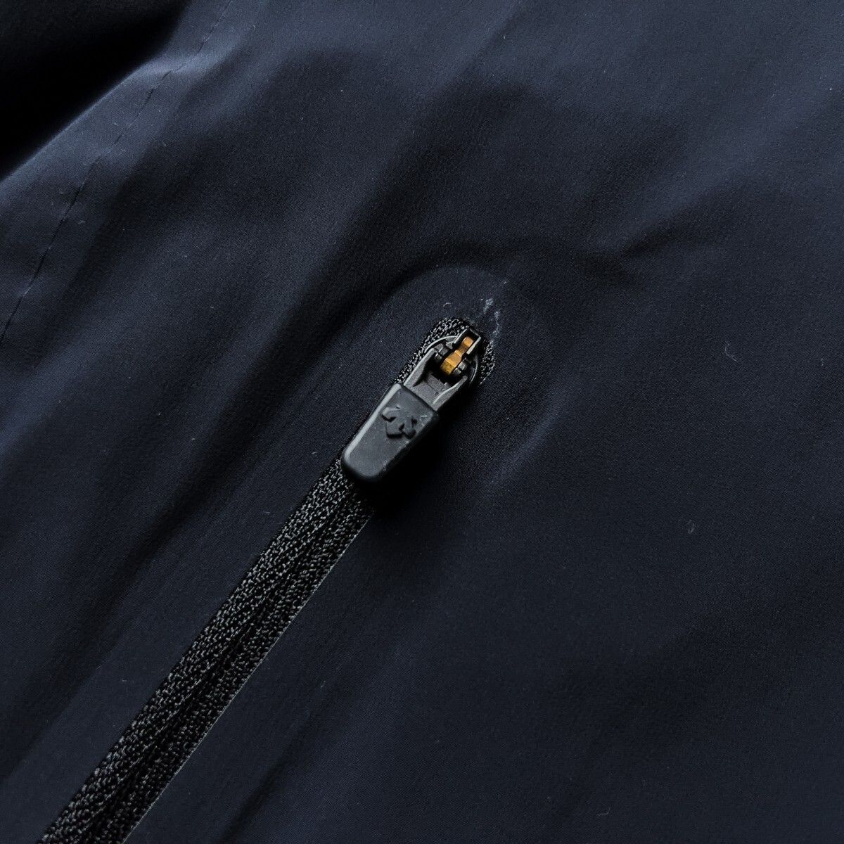 【美品】DESCENTE ALLTERAIN 薄手ジャケット パッカブル M 美品】DESCENTE ALLTERAIN 薄手ジャケット パッカブル M