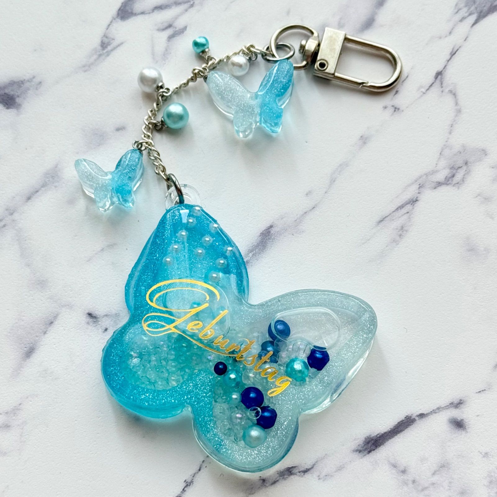 レジンシェイカーキーホルダー 蝶 ブルー シェイカー - メルカリ