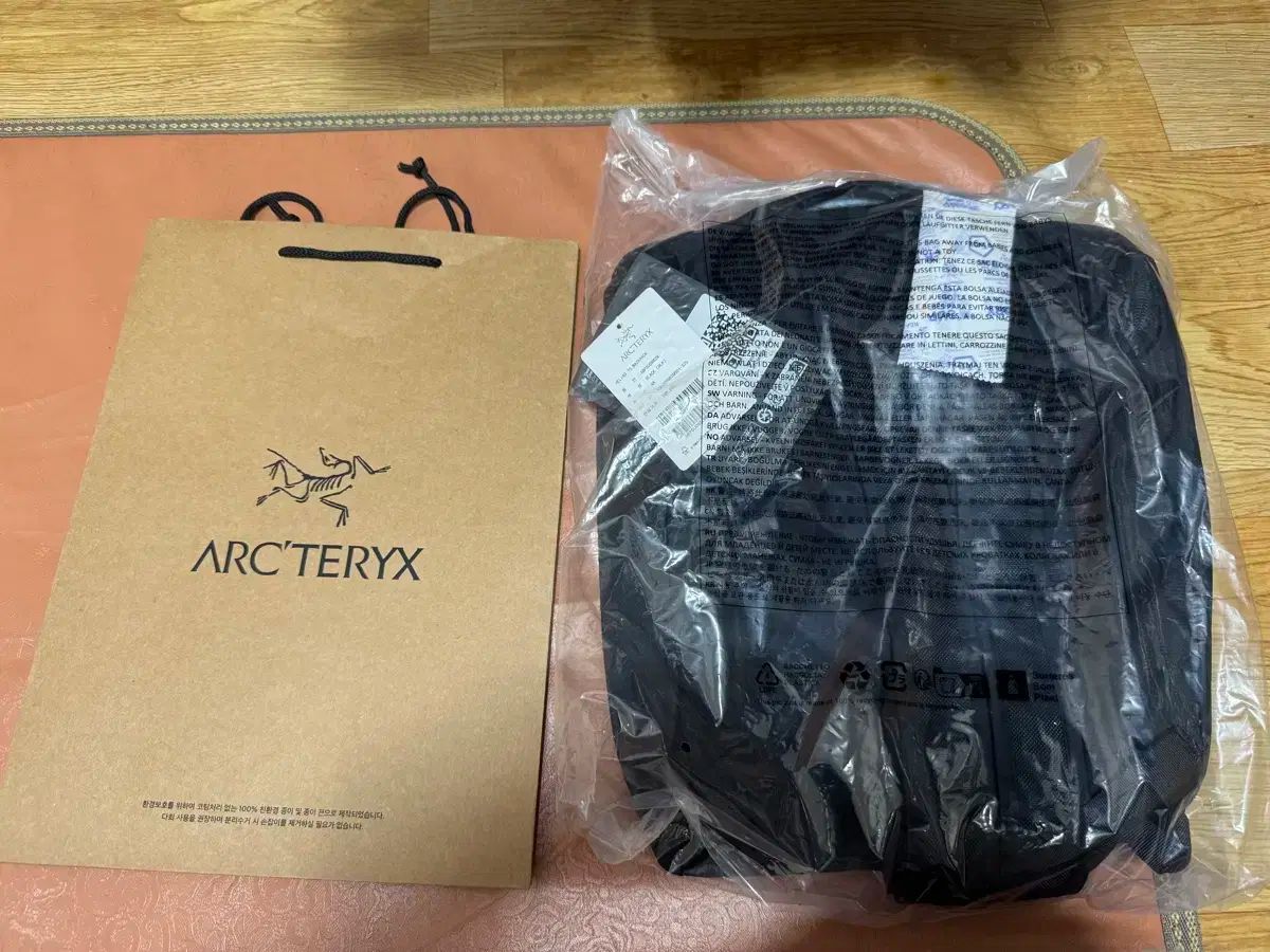 ARC TERYX アークテリクス ヒリアド 15 ショッピングバッグ付属