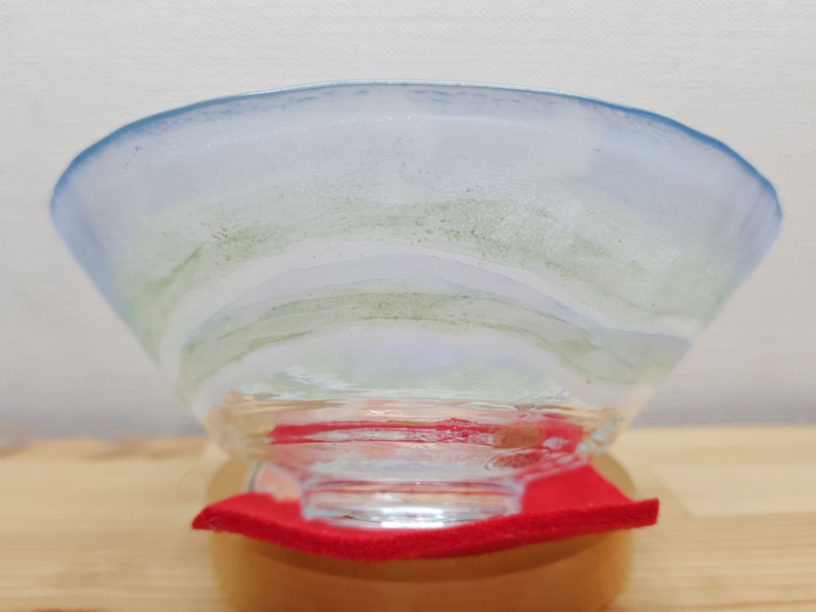 送料込【逢絢亭・新品】茶道具 平茶碗 義山 砂浜の図 山岡善高 紙箱入り 逢絢亭・新品】茶道具 茶碗 平茶碗 義山 砂浜の図 工芸ガラス 超