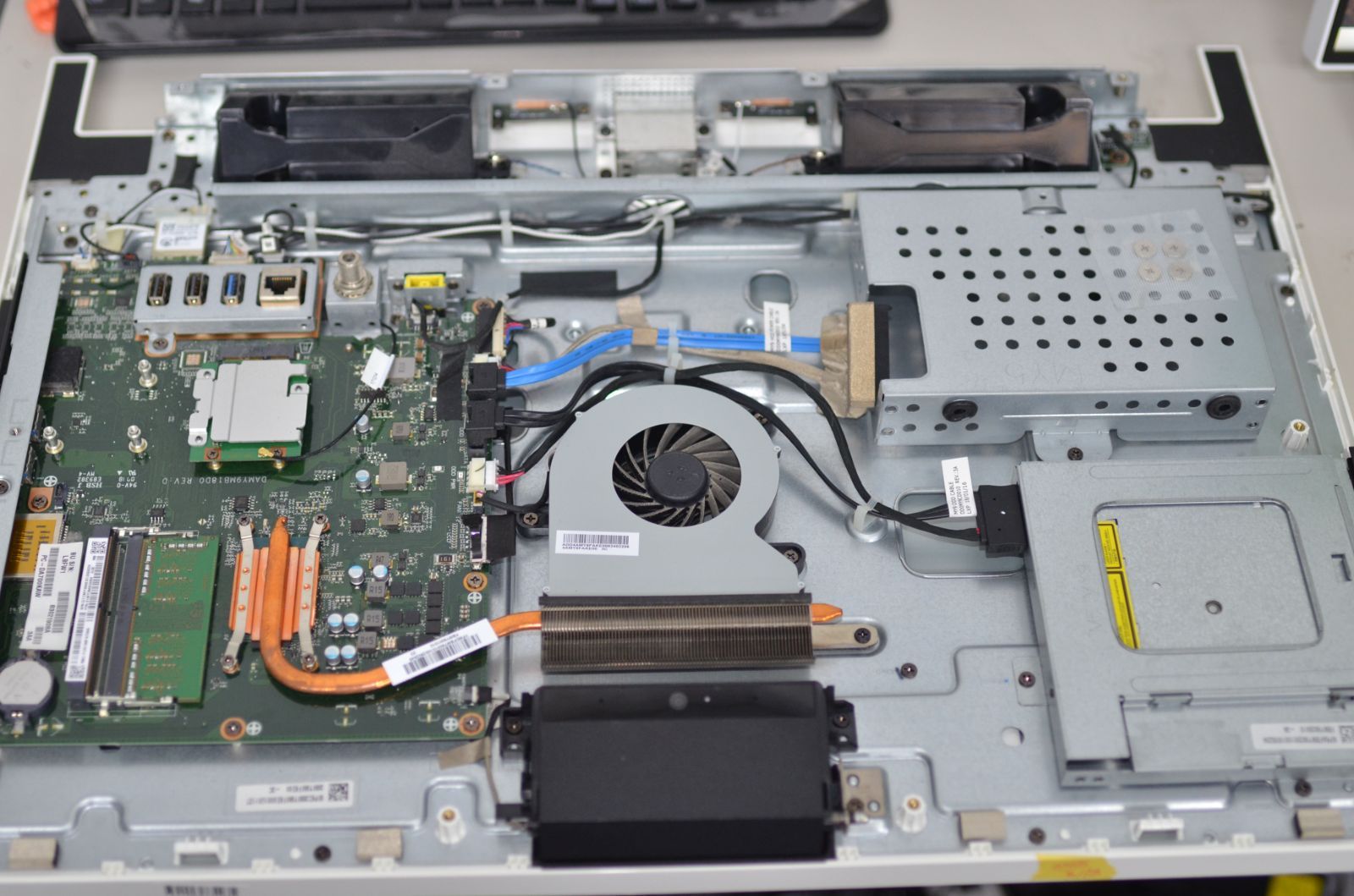 ジャンク品一体型パソコン NEC DA700/K Core i7 8550U ジャンク品一体型パソコン NEC DA700/K Core i7 8550U メモリ4GB