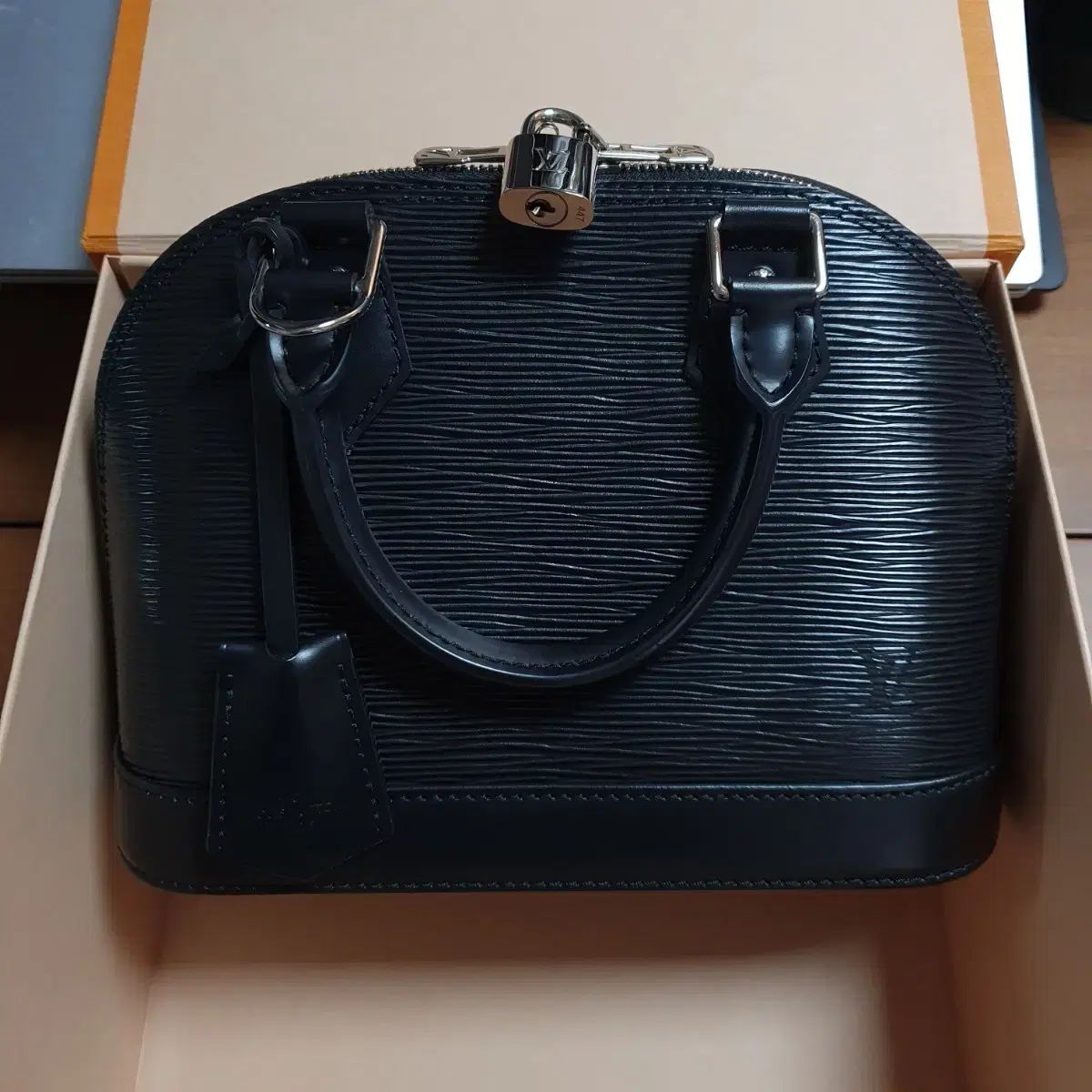 Louis Vuitton(ルイヴィトン) アルマ BB エピ ブラック - メルカリ