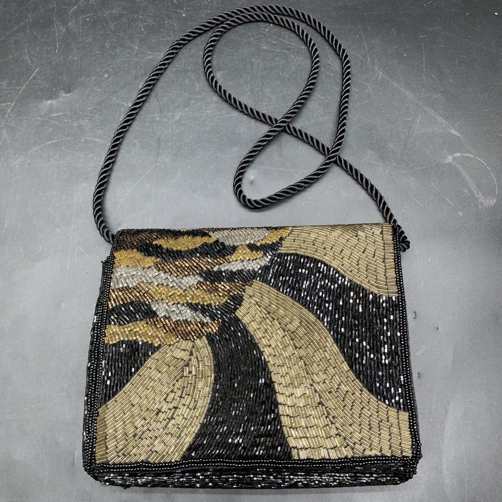 Lumy ビジューハンドバッグ Lumy ビーズ刺繍 パーティーバッグ