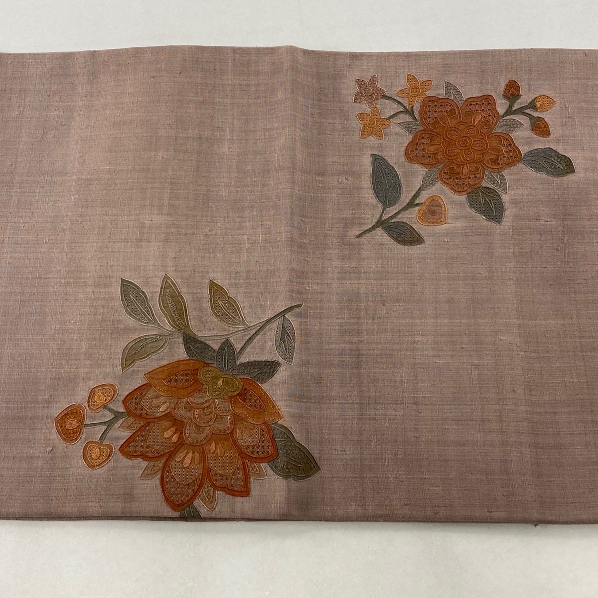 袋帯 秀品 紬地 草花 有職文様 汕頭刺繍 灰紫 お太鼓柄 正絹 【中古 