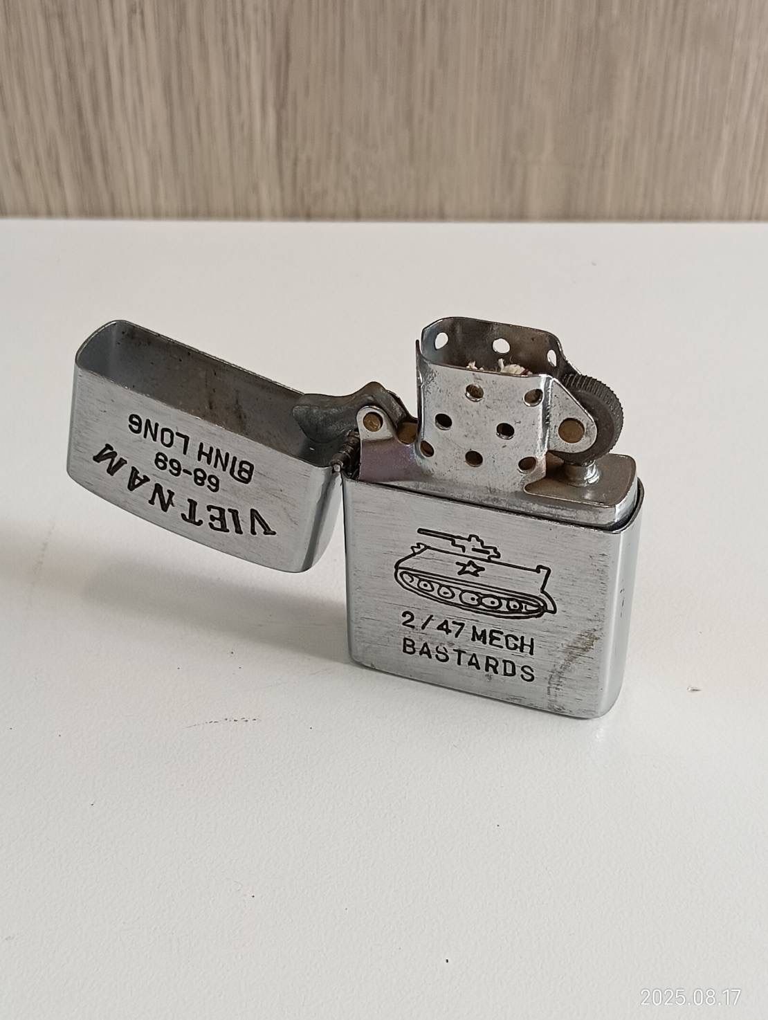 ZIPPO ベトナム戦争 メタルライターとその他のセット(中古品) ZIPPO ベトナム戦争 メタルライターとその他のセット(中古品