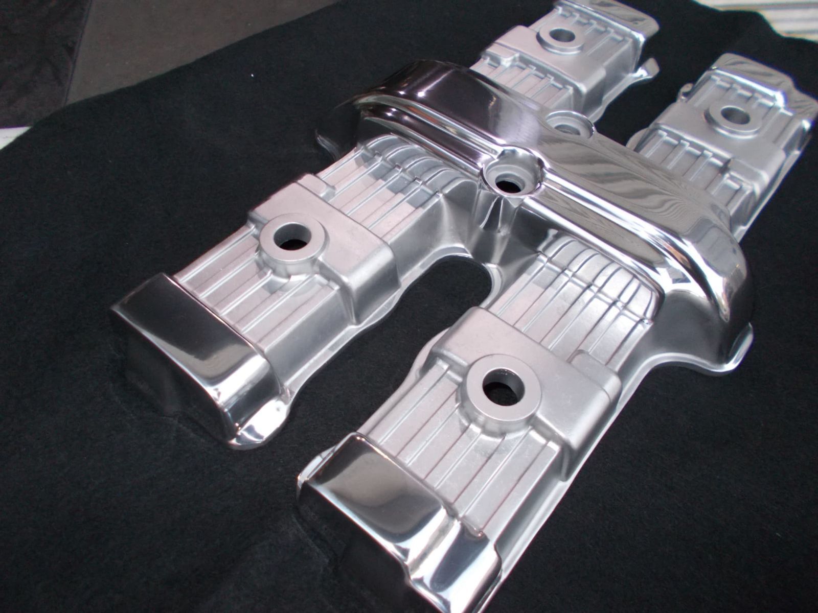 CBX400F ヘッドカバー 部分バフ仕上げ ウェットブラスト仕上げ 純正品 LAWEED_CL