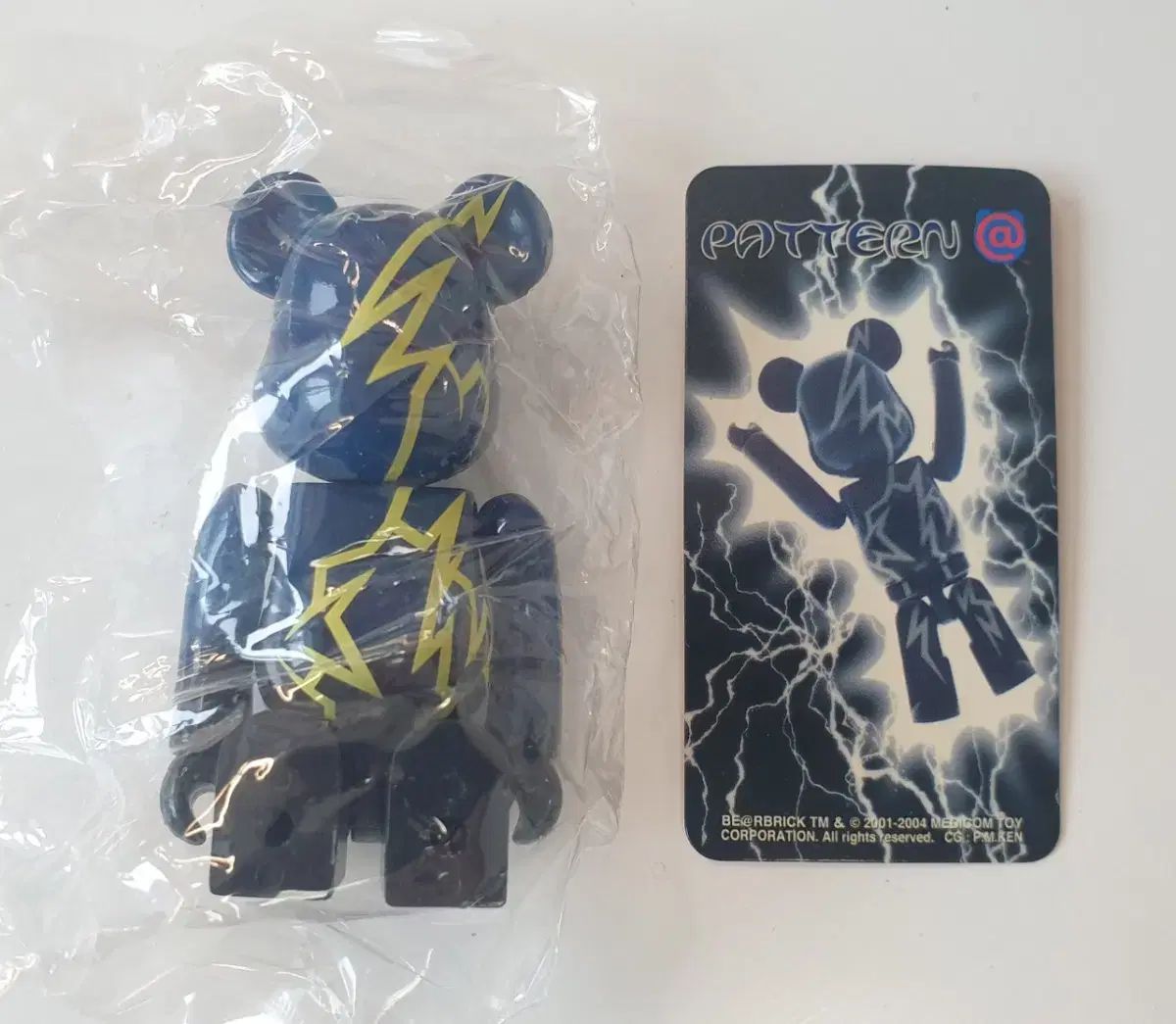 BE@RBRICK(ベアブリック) 8 焦げた パターン 稲妻