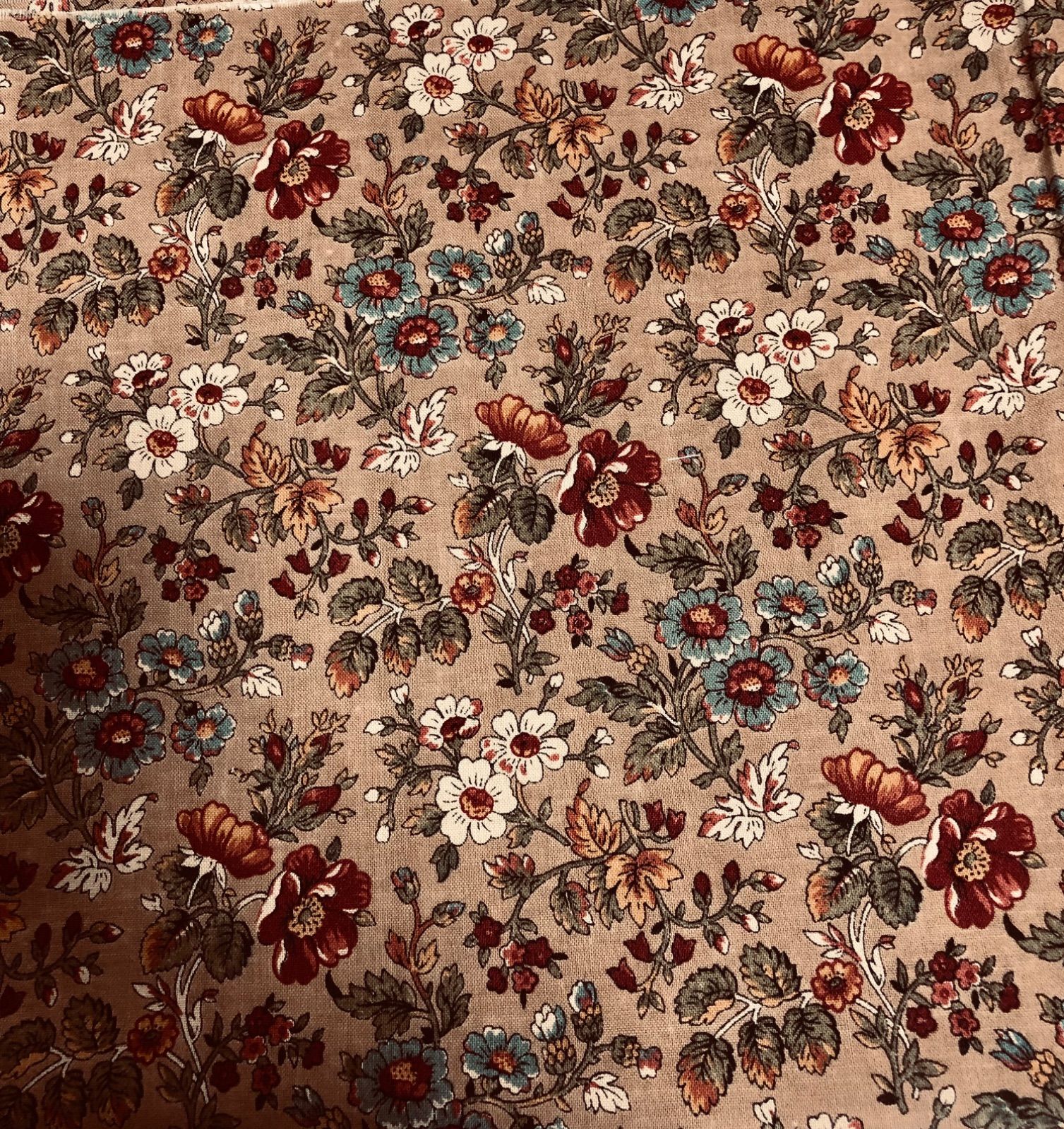 コットン 濃いめのブラウンの小花柄生地 No.64 - メルカリ