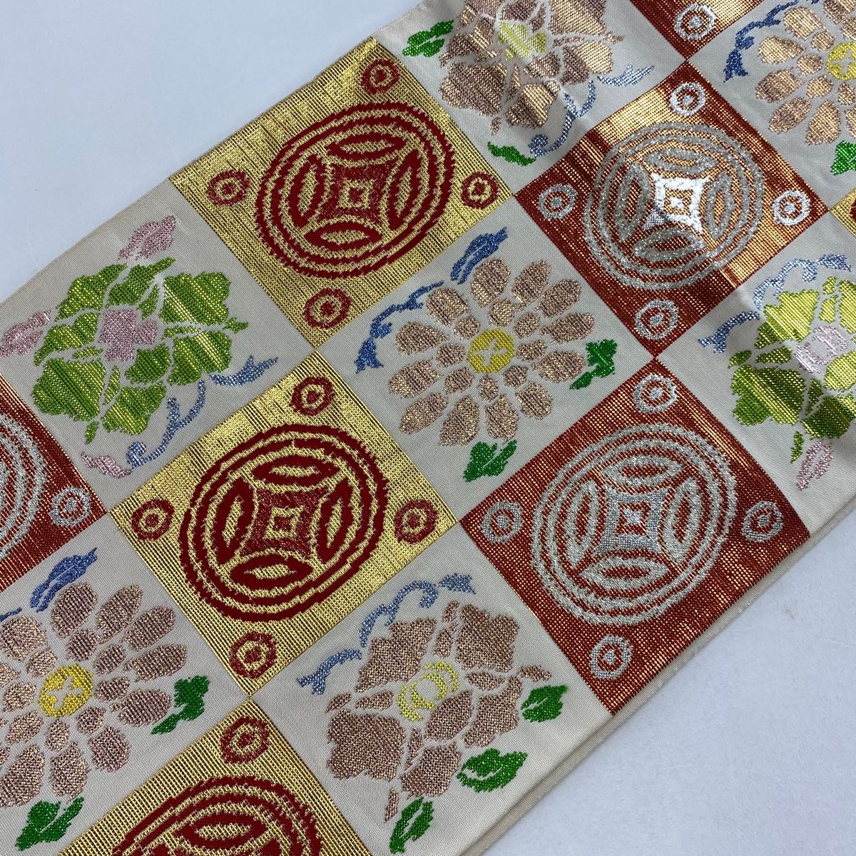 袋帯 逸品 龍村平蔵 落款 人形手糸入錦 草花 箔 クリーム お太鼓