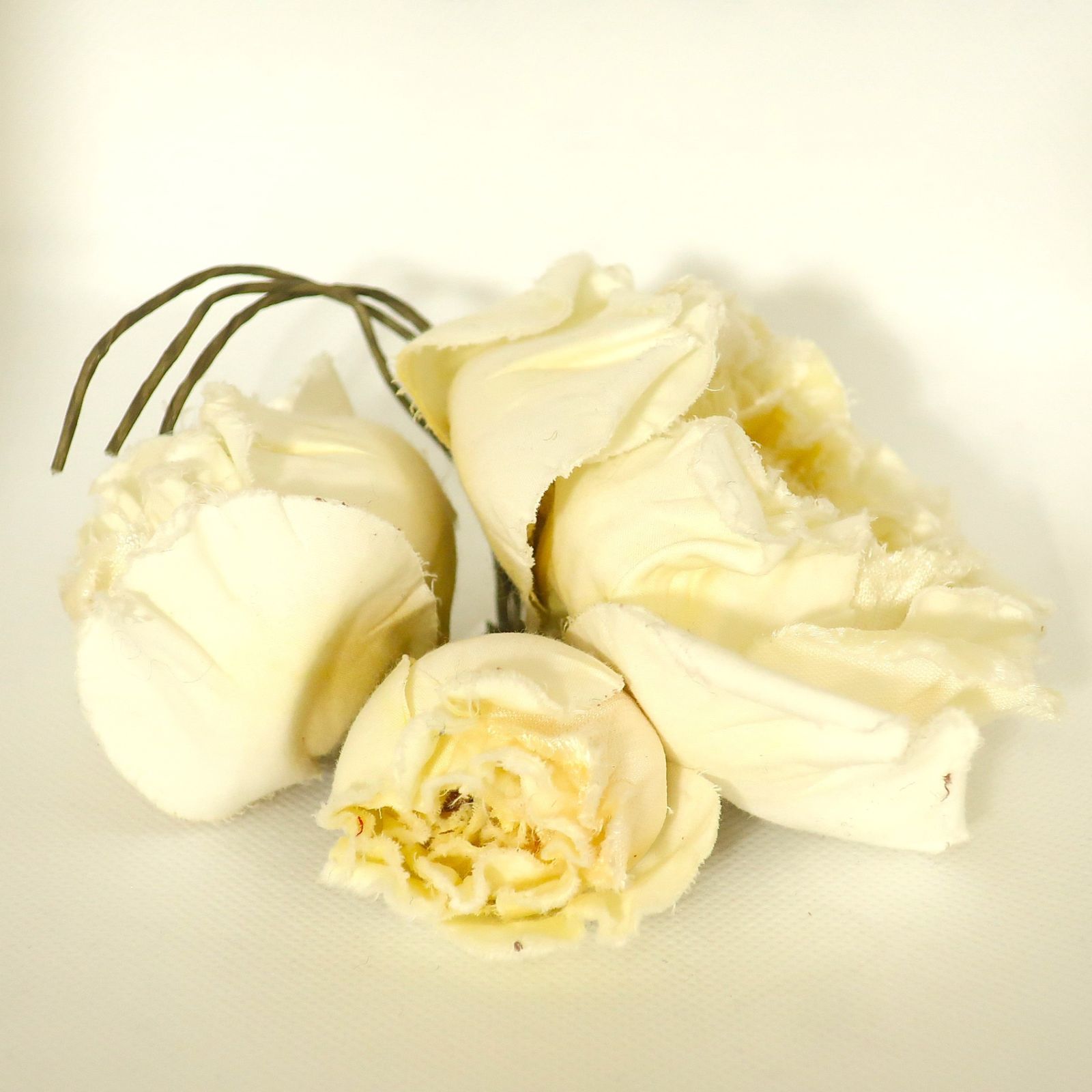 ピンクハウス系☆上品な薔薇コサージュ 大ぶりのバラにつぼみ 布