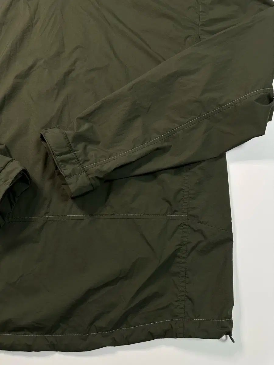 GREEN 軽量ウィンドブレーカー