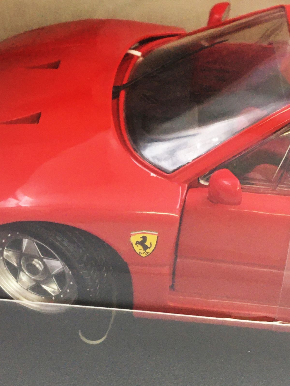 ♪) 1/18 フェラーリ F40 1987 レッド 100% Hot Wheels [23911