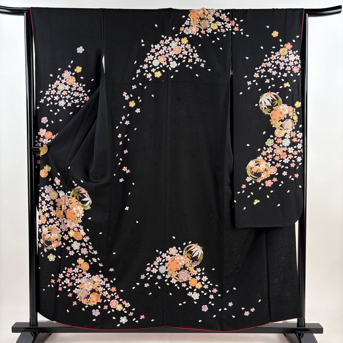 振袖 身丈156.5cm 裄丈65.5cm M 袷 花丸文 桜 金糸 金彩 黒 正絹 名品