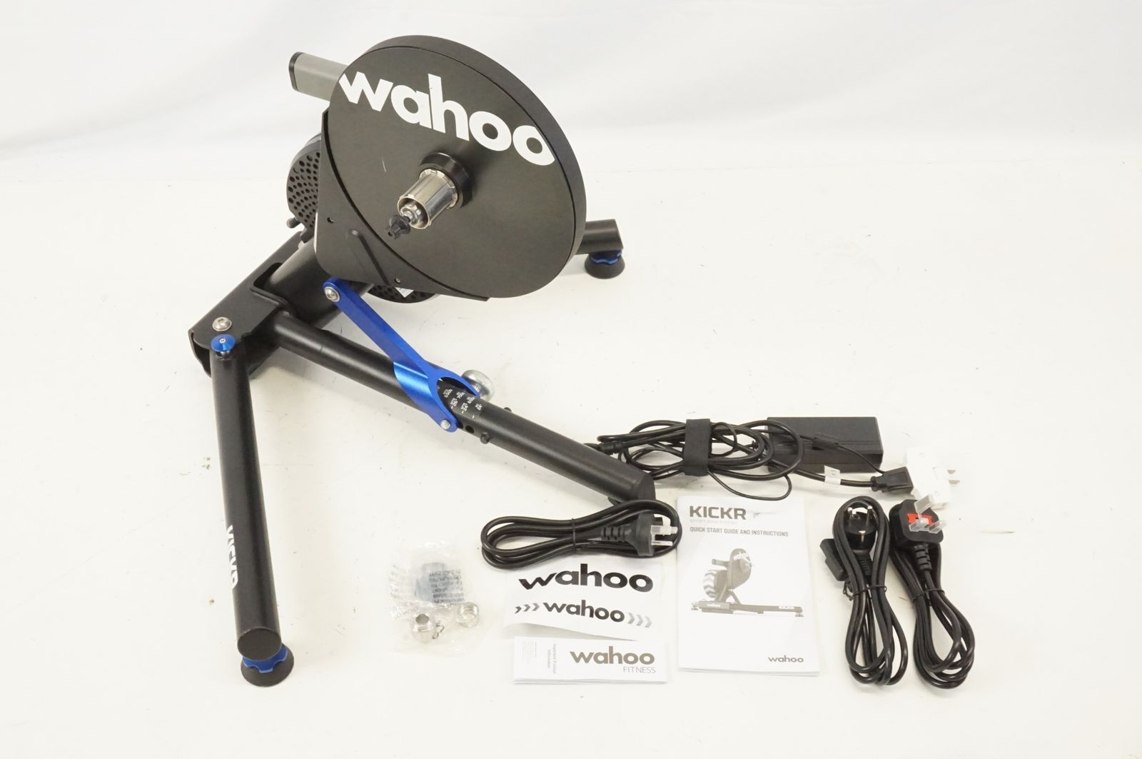 WAHOO 「ワフー」 KICKR V4 WF113 スマートトレーナー