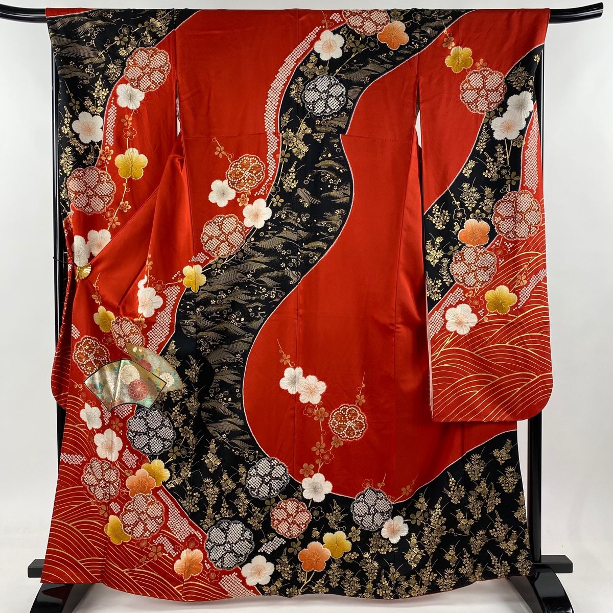 金彩振袖 朱赤×黒 しだれ梅 正絹 身丈163 裄65.5⭐︎着物のみ