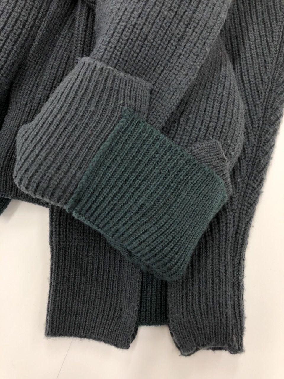 YOKE 22AW BROKEN CREWNECK SWEATER 2 グリーン - WHYNOT - メルカリ