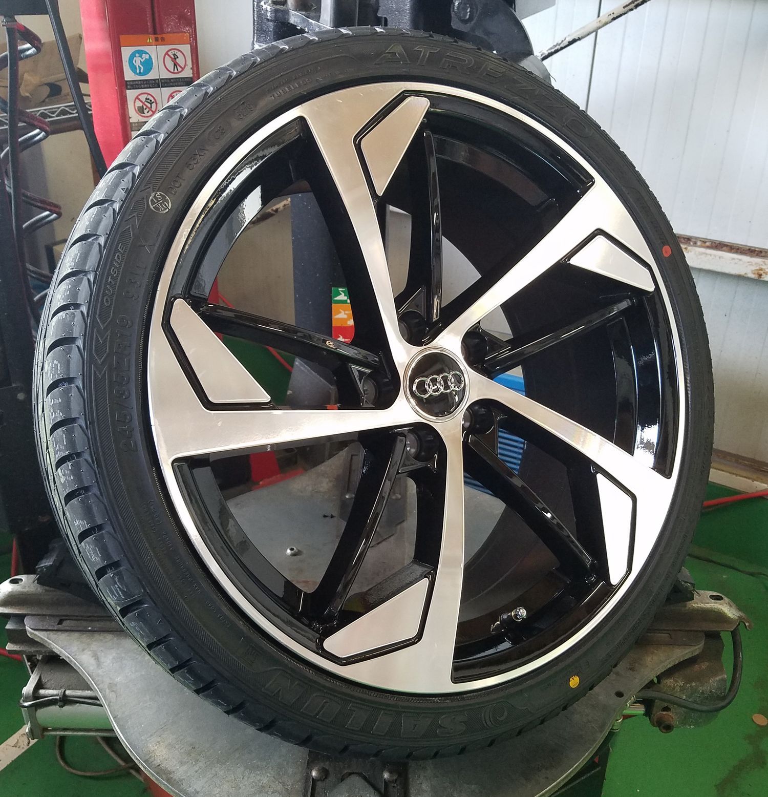 ☆☆アウディA5☆☆ 20インチホイール 4本セット 20x9J +37 アウディA5 20インチホイール 4本セット 20x9J +37 アウディ