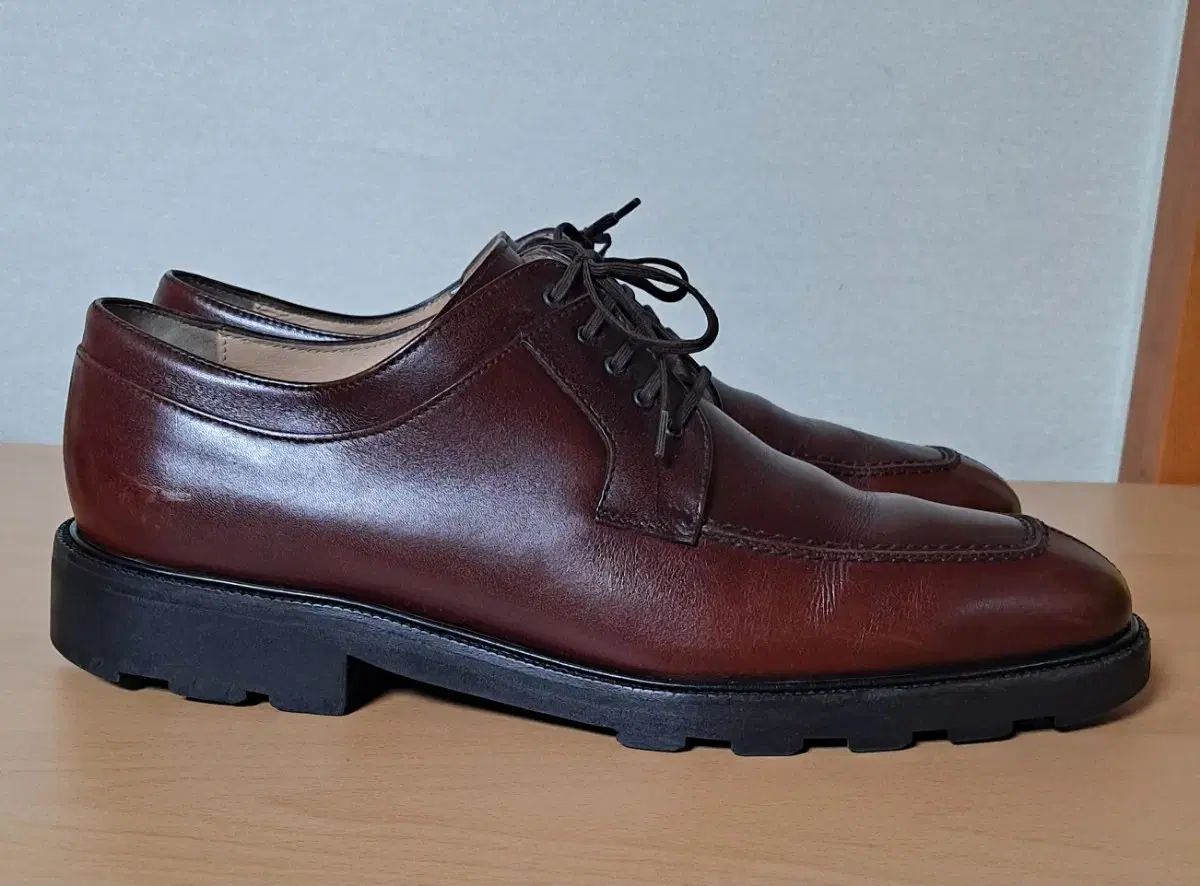 【雷市場（ポンジャン）商品韓国直送】 FERRAGAMO(フェラガモ) メンズ 靴 (ウォーカー) 9 5 薬物 275